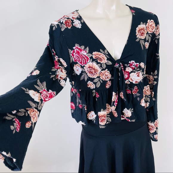 one clothing Tops - ONE CLOTHING top FLORAL knit CROP BLACK Medium M